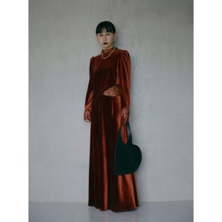 アメリヴィンテージ(Ameri VINTAGE)のUND VELOUR HOLE LACE DRESS コーラル(ロングワンピース/マキシワンピース)