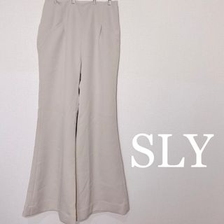 スライ(SLY)のSLY スライ ライトベージュ ベルボトム フレアパンツ(カジュアルパンツ)