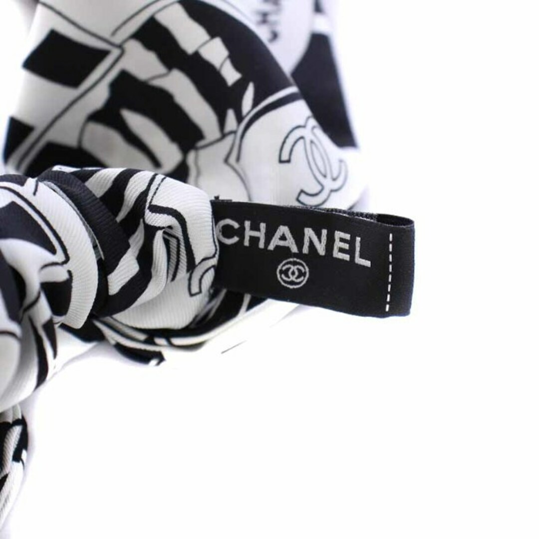 CHANEL(シャネル)のシャネル シュシュ ヘアゴム シルク リボン ココマーク ロゴ 総柄 黒 白 レディースのヘアアクセサリー(ヘアゴム/シュシュ)の商品写真
