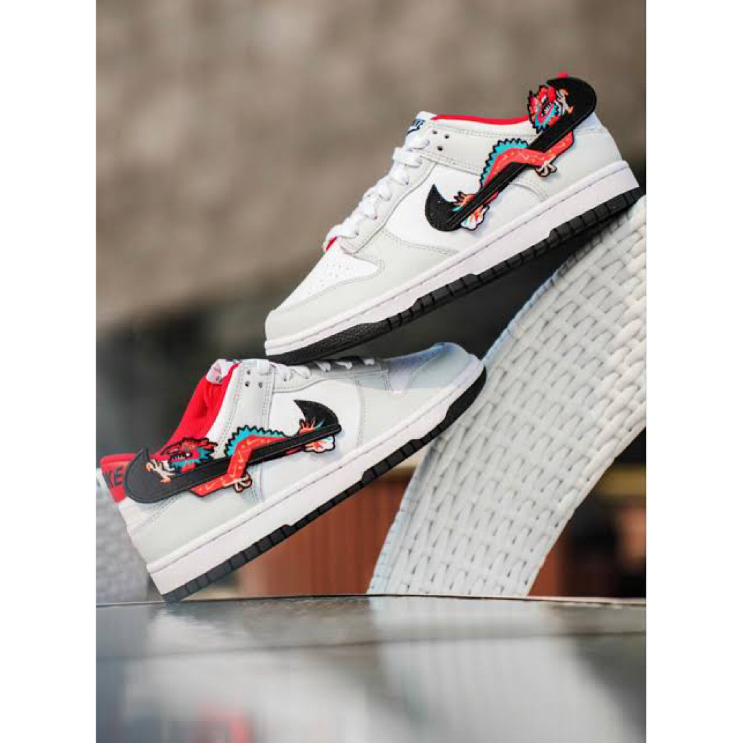 火曜18時で出品終了 2WAY【新品】NIKE GS DUNK LOW ドラゴン 火曜18時で出品終了 2WAY【新品】NIKE GS DUNK LOW ドラゴン