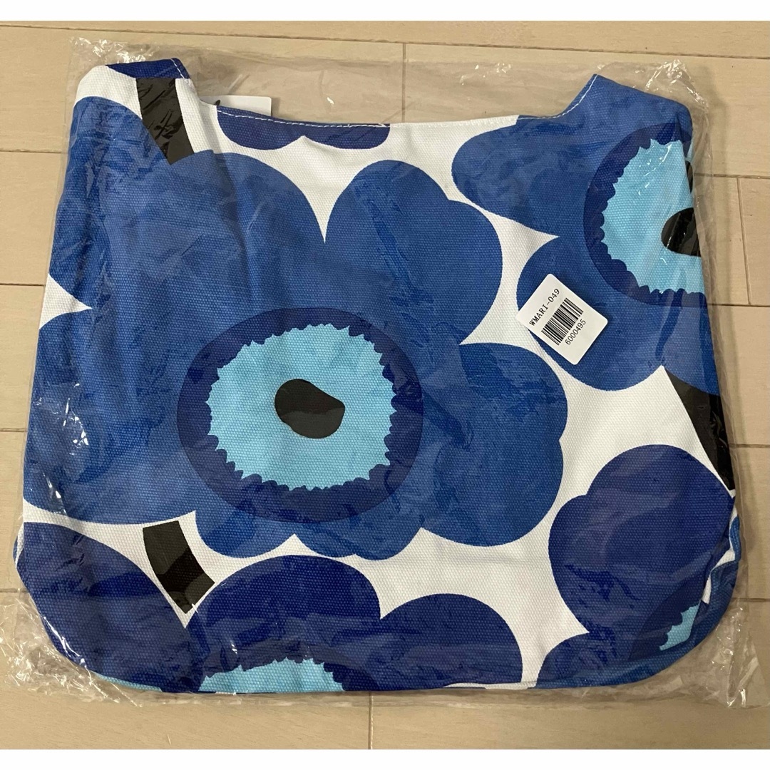 marimekko(マリメッコ)の新品　マリメッコ　ショルダーバッグ　ウニッコ柄　ブルー×ホワイト　花柄　青 レディースのバッグ(ショルダーバッグ)の商品写真