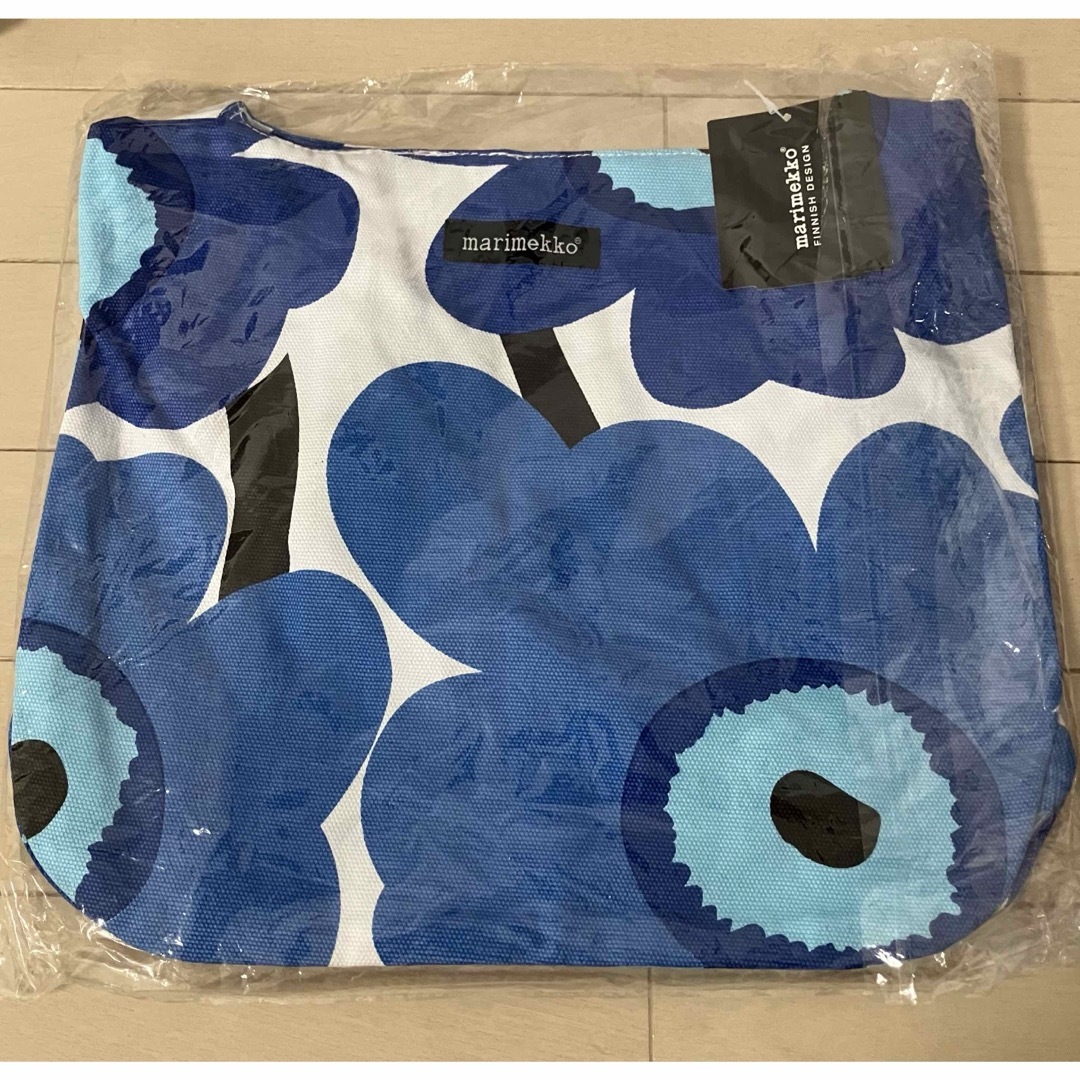 marimekko(マリメッコ)の新品　マリメッコ　ショルダーバッグ　ウニッコ柄　ブルー×ホワイト　花柄　青 レディースのバッグ(ショルダーバッグ)の商品写真