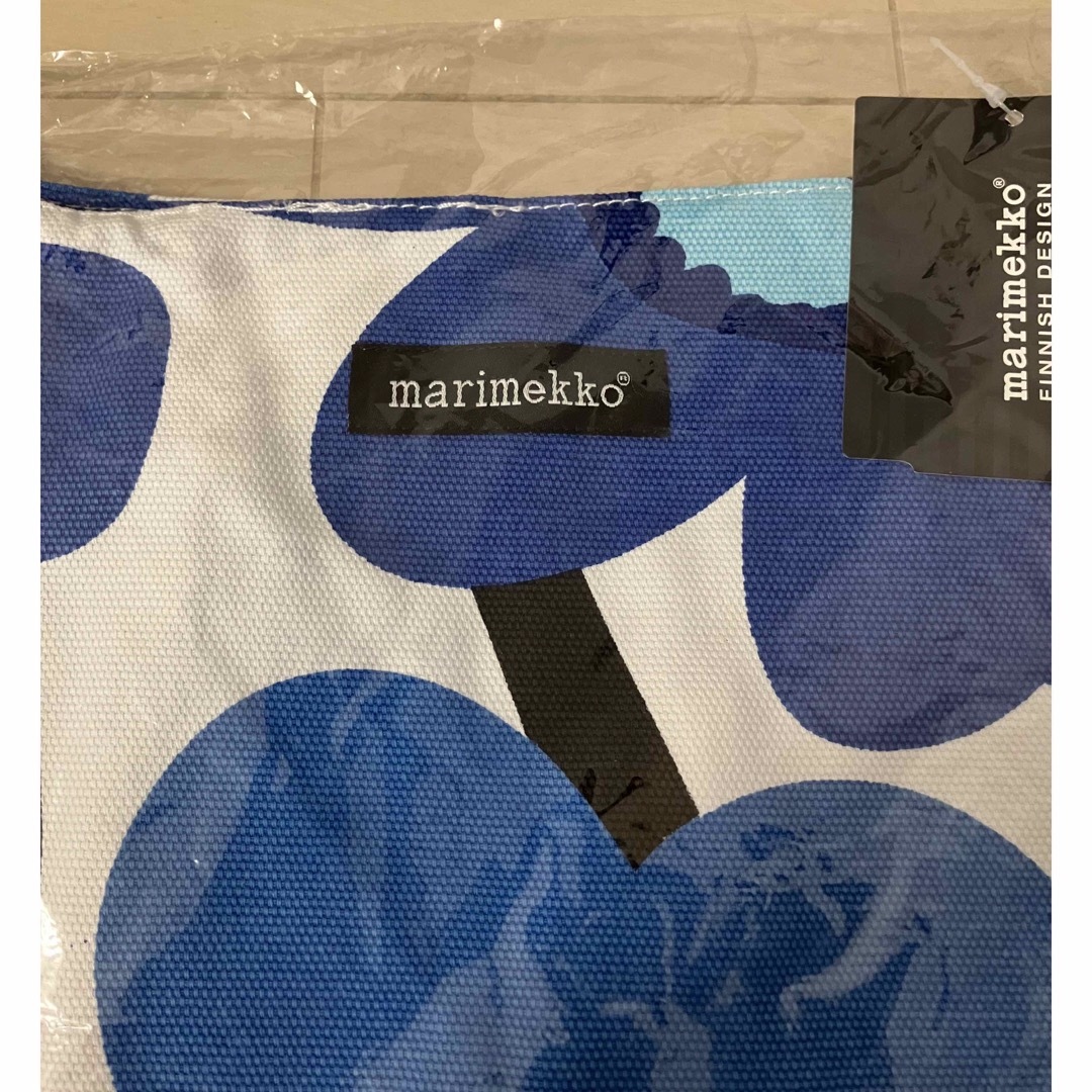 marimekko(マリメッコ)の新品　マリメッコ　ショルダーバッグ　ウニッコ柄　ブルー×ホワイト　花柄　青 レディースのバッグ(ショルダーバッグ)の商品写真