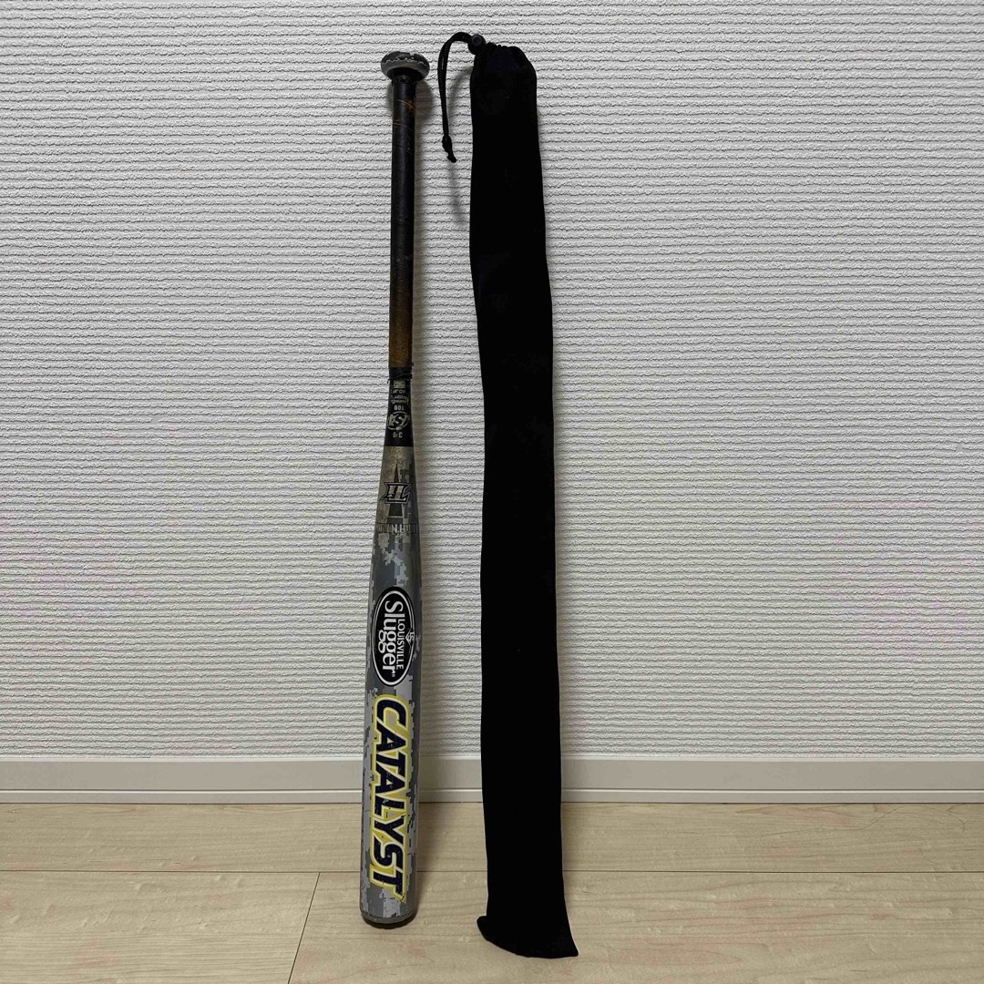 Louisville Slugger(ルイスビルスラッガー)の2015 カタリストソフトボールバット 革ゴム３号 710g 85cm トップ スポーツ/アウトドアの野球(バット)の商品写真