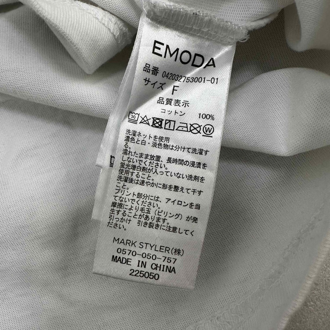 EMODA(エモダ)の【EMODA】エモダ Tシャツ 綿 ステッチ グラフィック レディースのトップス(Tシャツ(半袖/袖なし))の商品写真