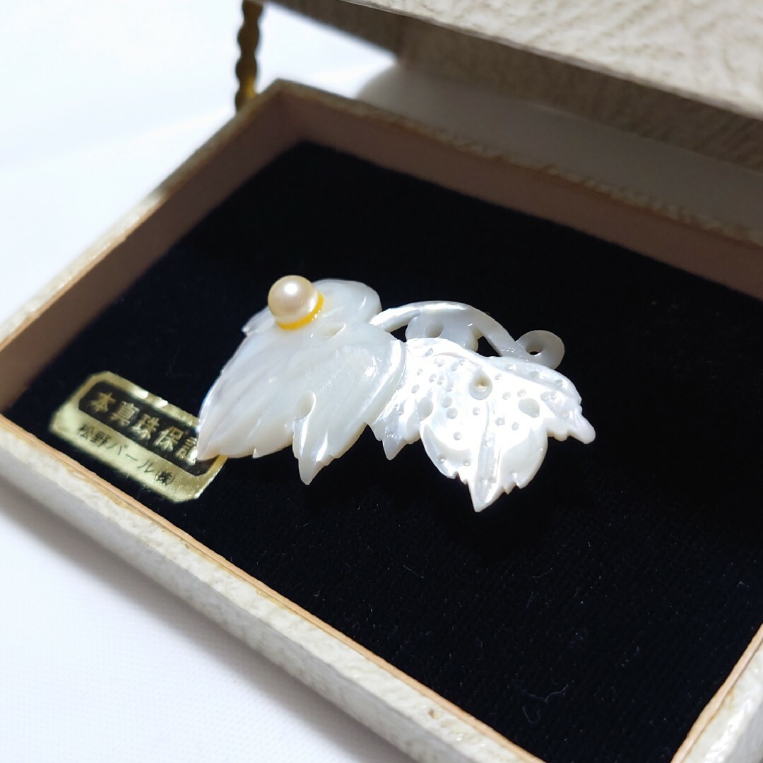 《新品未使用》白蝶貝 本真珠アコヤパール ヴィンテージブローチ レディースのアクセサリー(ブローチ/コサージュ)の商品写真