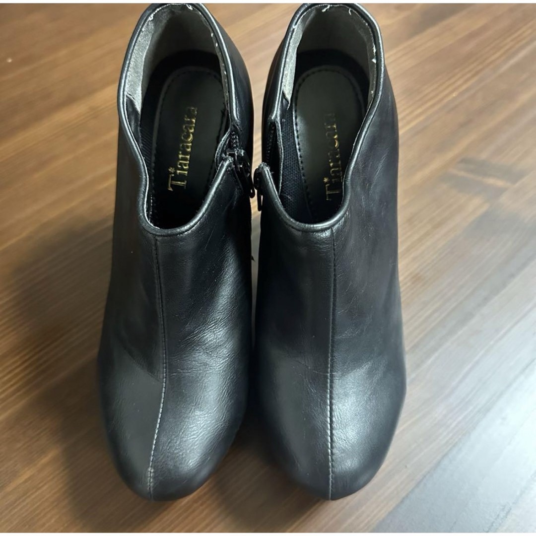ティアラカーラ　ショートブーツ レディースの靴/シューズ(ブーツ)の商品写真