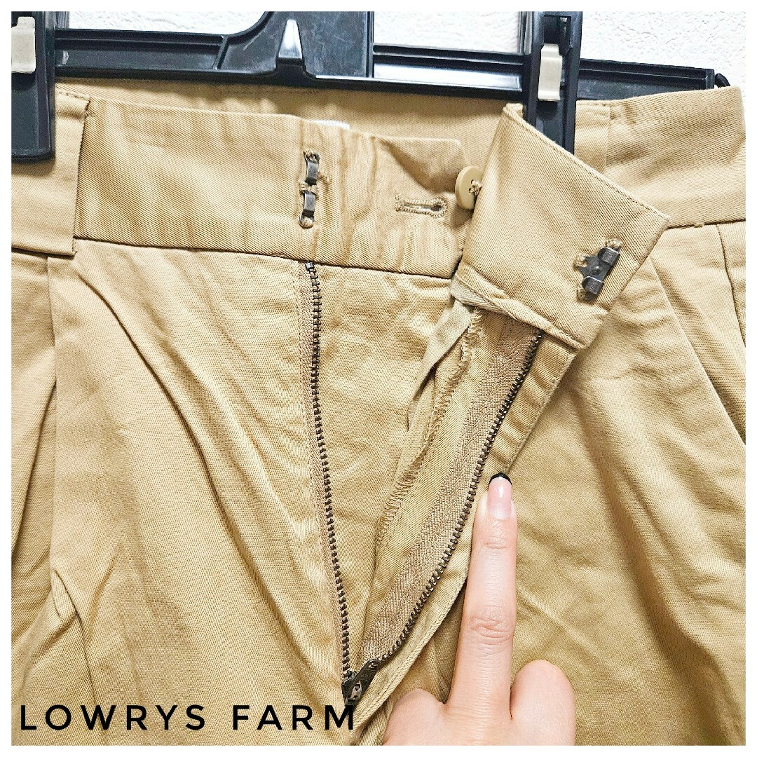 LOWRYS FARM(ローリーズファーム)の美品　LOWRYS FARM　ワイドパンツ　タック　ベージュ　チノパン　M レディースのパンツ(カジュアルパンツ)の商品写真