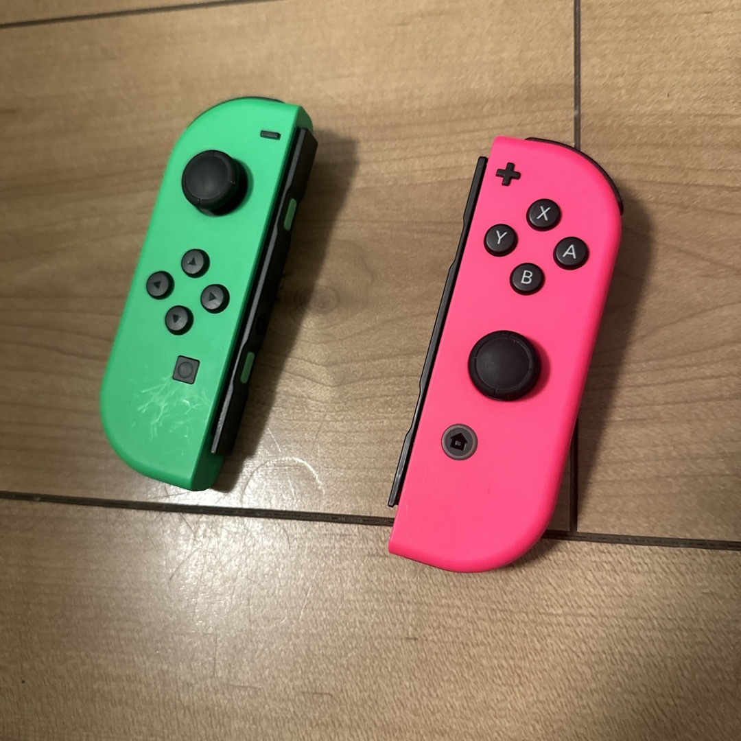 Nintendo Switch(ニンテンドースイッチ)の任天堂　純正品　Joy-Con (L) ネオングリーン/ (R) ネオンピンク エンタメ/ホビーのゲームソフト/ゲーム機本体(家庭用ゲーム機本体)の商品写真