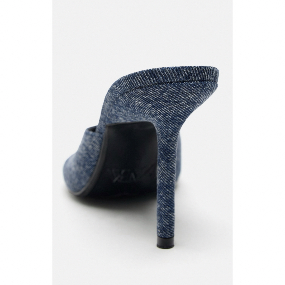 ZARA(ザラ)の新品タグ付き 38 ZARAザラ デニムサンダル ミュール ブルー レディースの靴/シューズ(サンダル)の商品写真
