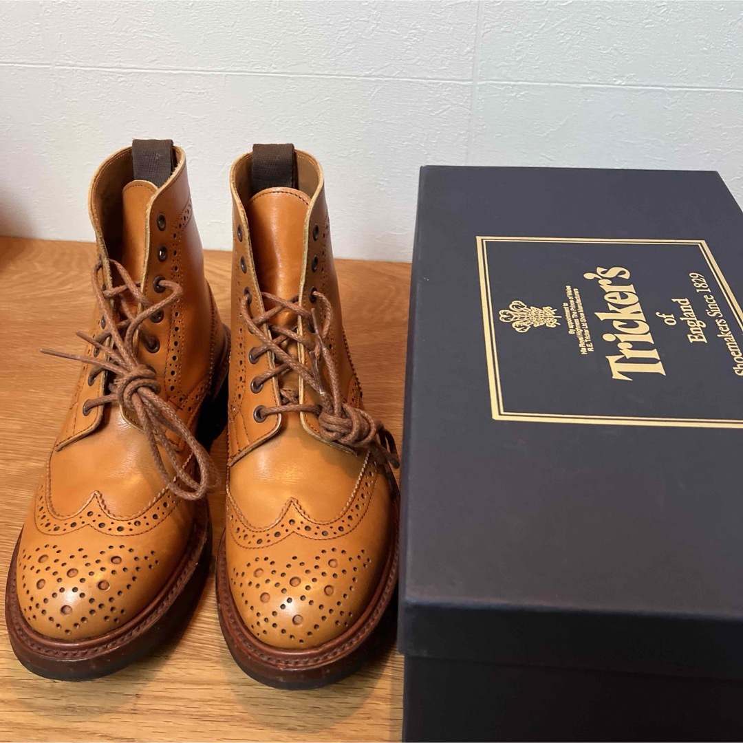 Trickers(トリッカーズ)のトリッカーズ　Tricker's ウィングチップ マロン　 22.5cm 未使用 レディースの靴/シューズ(ブーツ)の商品写真