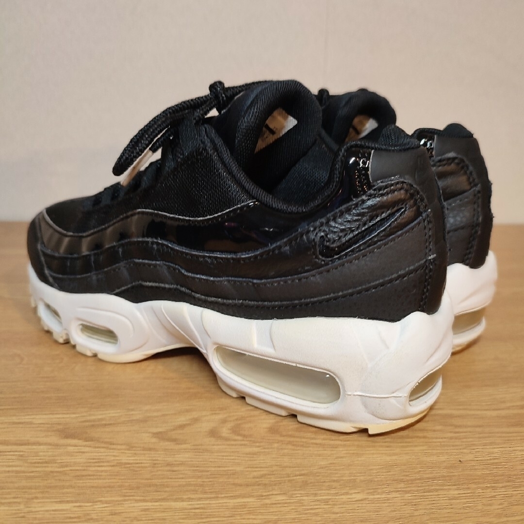 NIKE(ナイキ)の美品 大人気 AIR MAX 95 "MONOTONE" 23.5 レディースの靴/シューズ(スニーカー)の商品写真