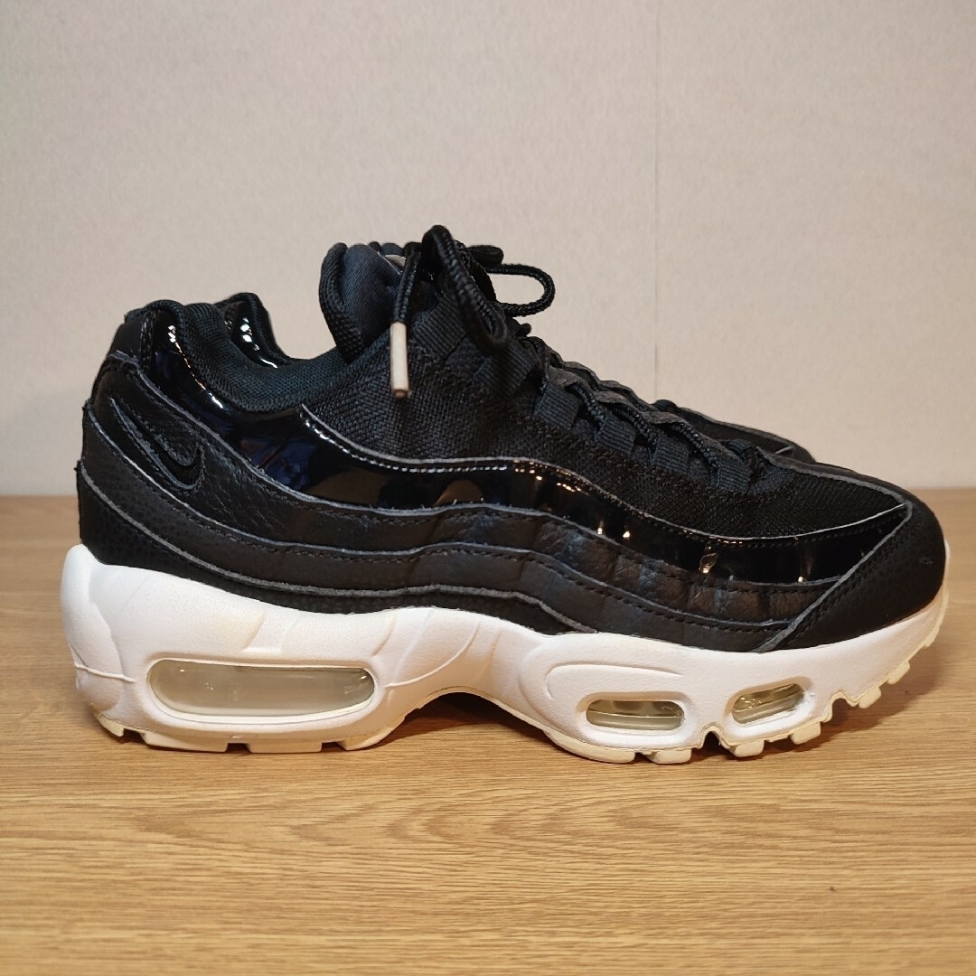 NIKE(ナイキ)の美品 大人気 AIR MAX 95 "MONOTONE" 23.5 レディースの靴/シューズ(スニーカー)の商品写真