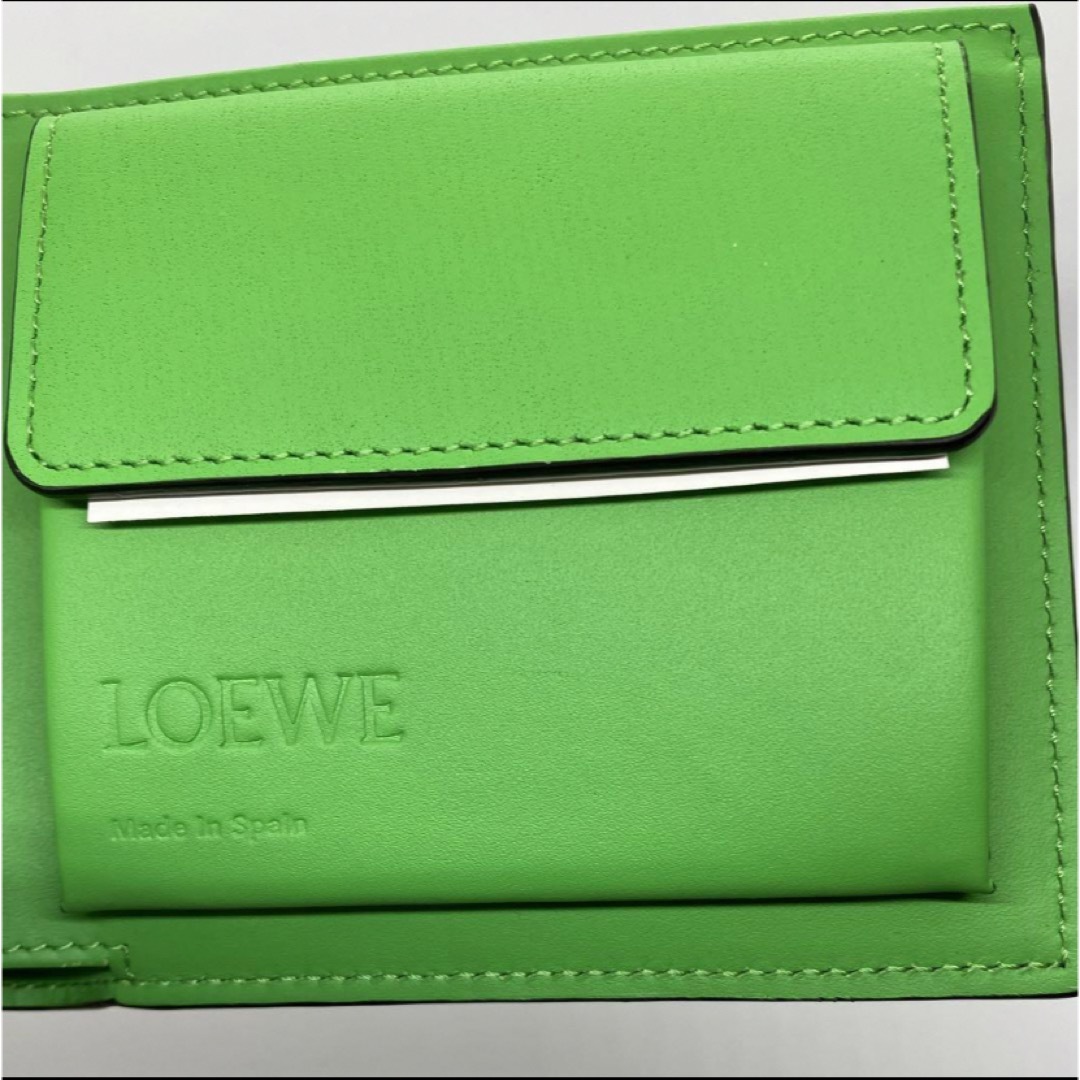 LOEWE(ロエベ)の【新品】ロエベ バイフォールド ウォレット二つ折り財布 LOEWE グリーン 緑 メンズのファッション小物(折り財布)の商品写真