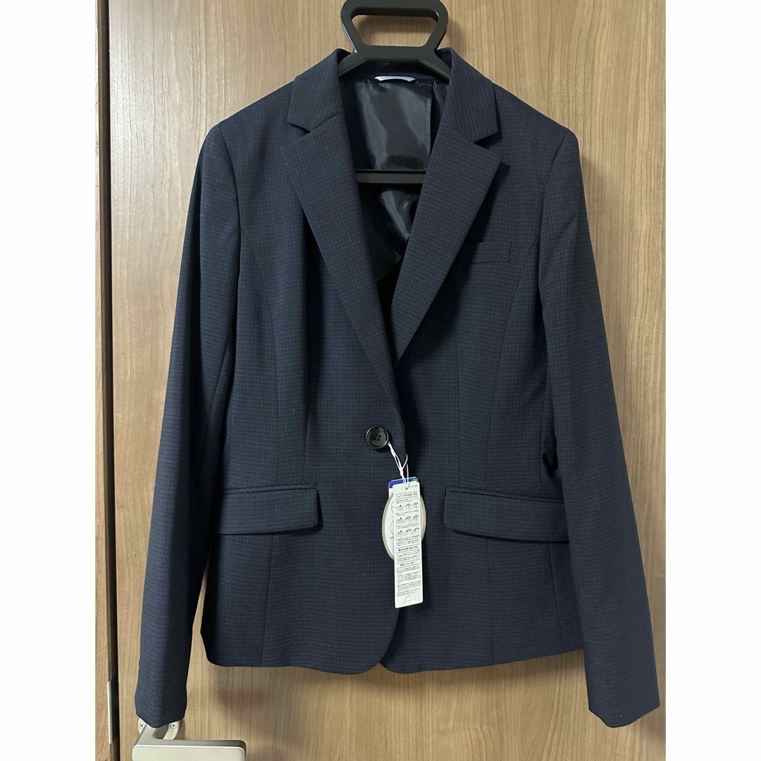 青山(アオヤマ)の洋服の青山　スカートスーツ　上下　紺　新品未使用 レディースのフォーマル/ドレス(スーツ)の商品写真