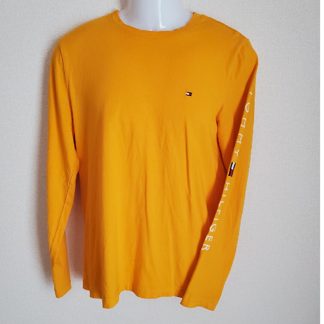 TOMMY HILFIGER(トミーヒルフィガー)のTOMMY HILFIGER　オレンジ　Tシャツ　古着　刺繍 メンズのトップス(シャツ)の商品写真