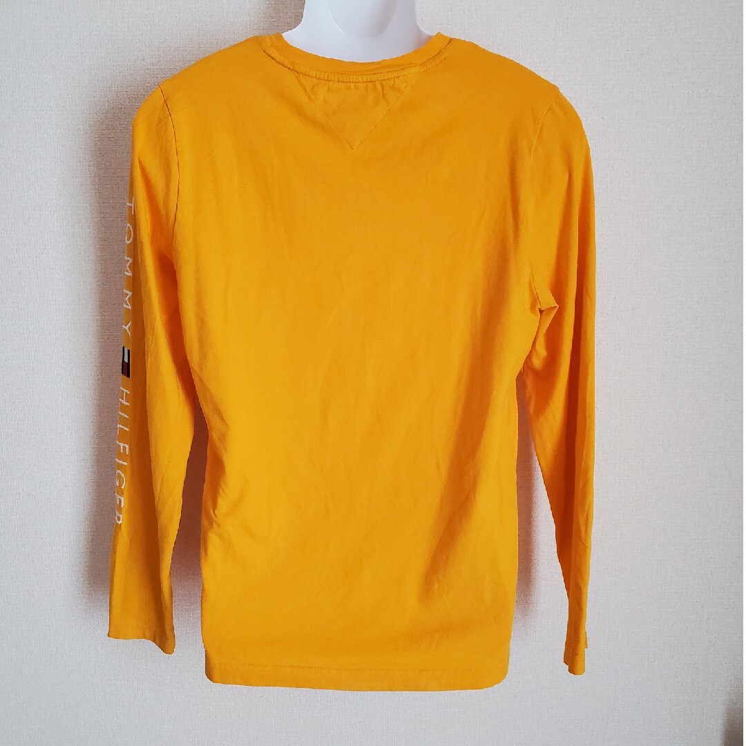 TOMMY HILFIGER(トミーヒルフィガー)のTOMMY HILFIGER　オレンジ　Tシャツ　古着　刺繍 メンズのトップス(シャツ)の商品写真