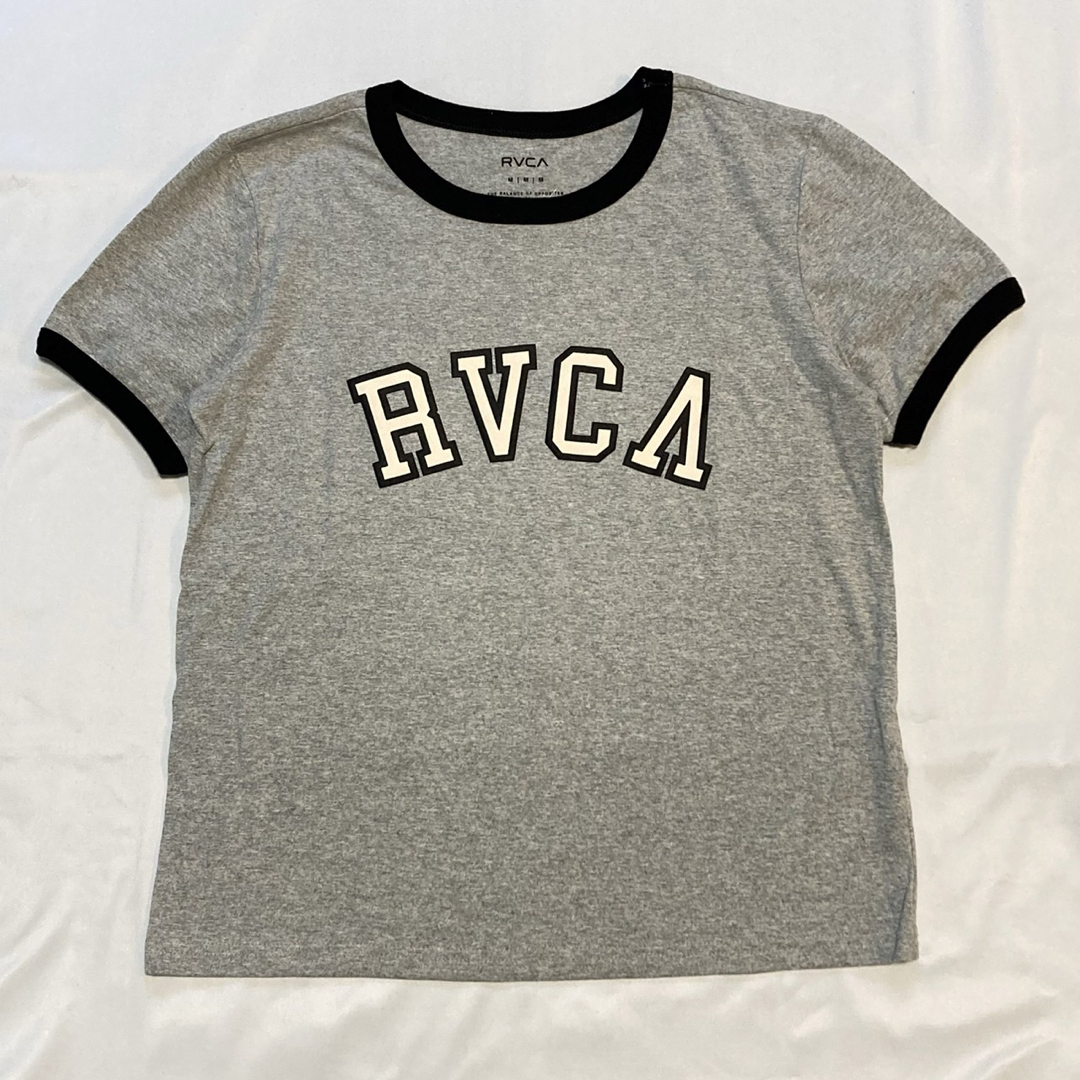 RVCA(ルーカ)の新品ブランドロゴ入りRVCA半袖TシャツグレーMサイズリンガーネックTeeルーカ レディースのトップス(Tシャツ(長袖/七分))の商品写真