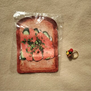 食パン型ポーチ　＆　おもちゃの指輪(その他)