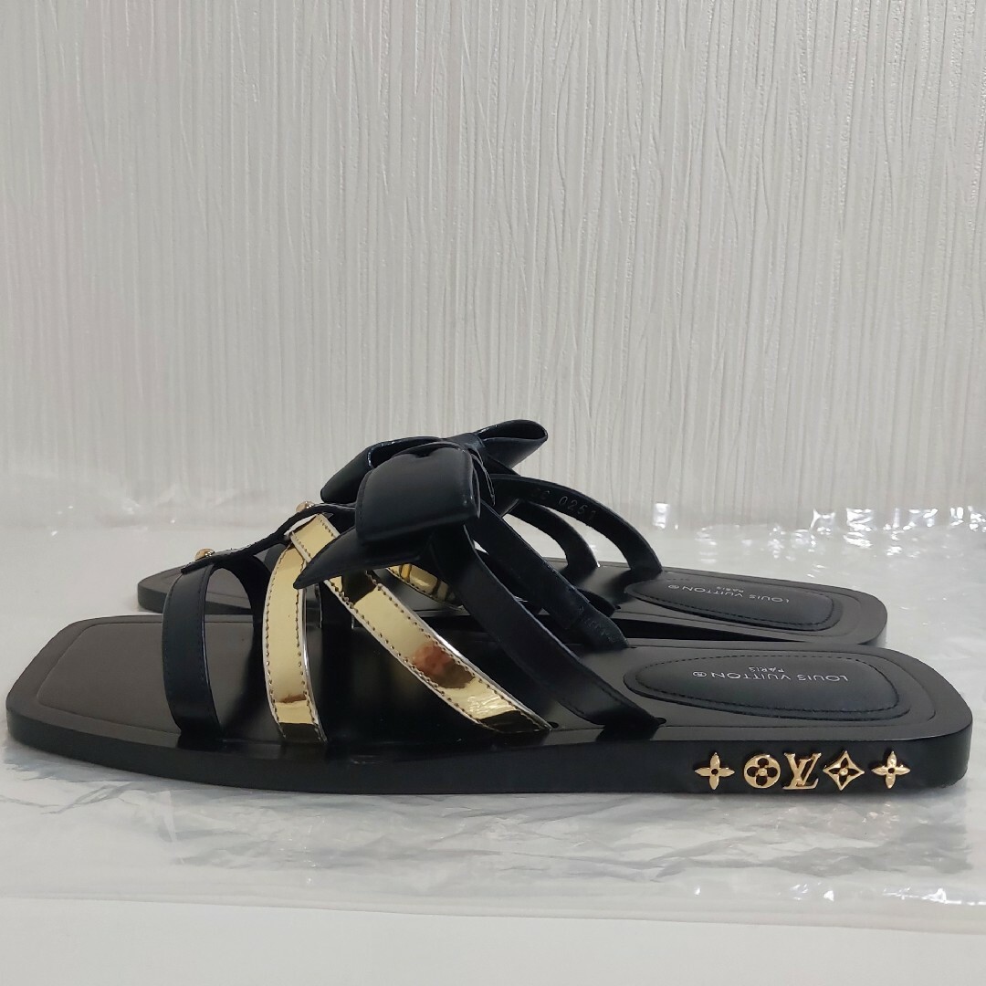 LOUIS VUITTON - ルイヴィトン リボン フラットサンダル レザー LOUIS VUITTON - ルイヴィトン リボン フラットサンダル レザー