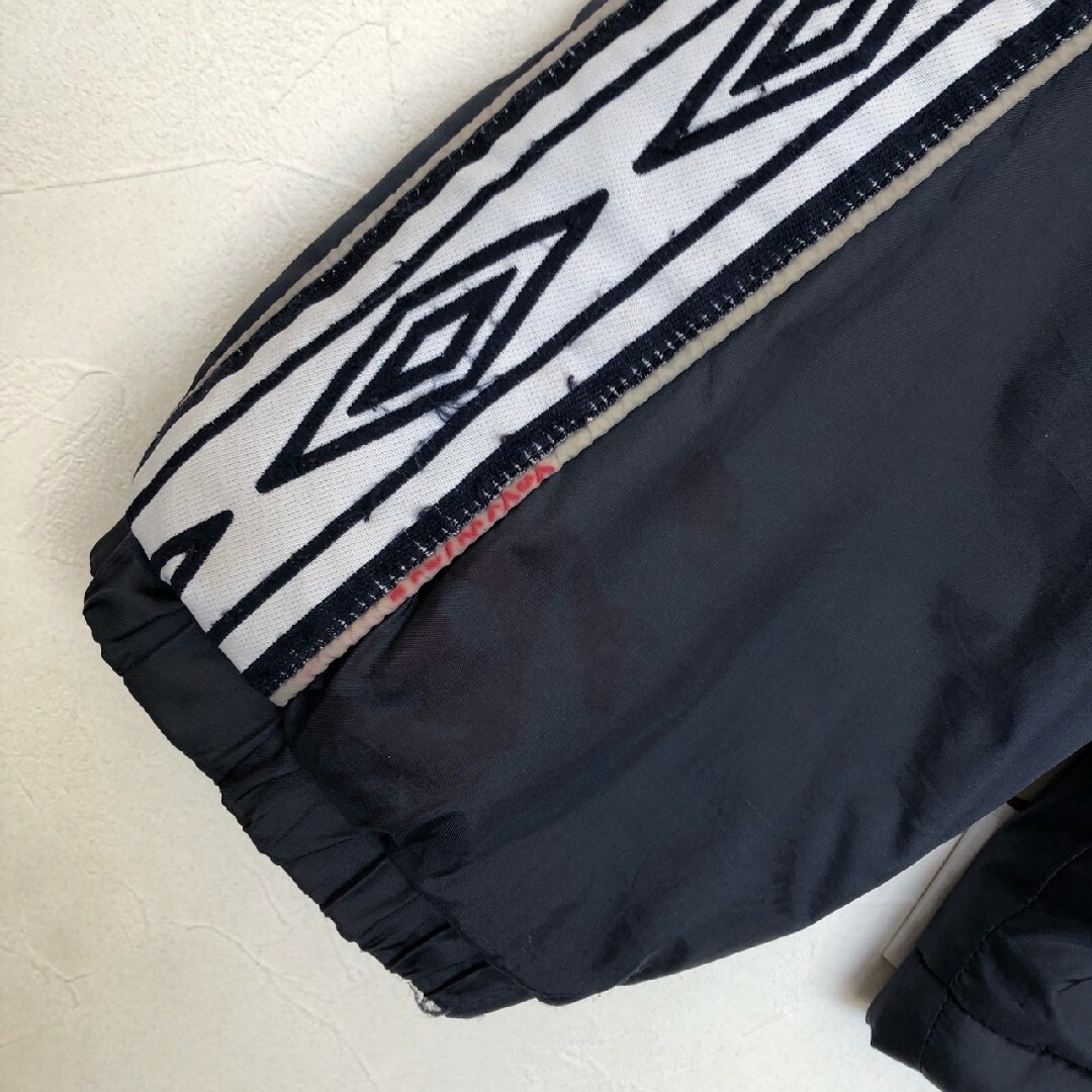 UMBRO(アンブロ)のUMBRO アンブロ 90s ワンポイントロゴ刺繍　中綿入り　ナイロンジャケット メンズのジャケット/アウター(ナイロンジャケット)の商品写真