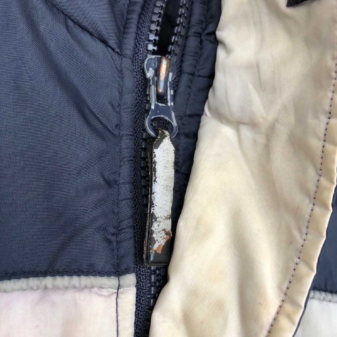 UMBRO(アンブロ)のUMBRO アンブロ 90s ワンポイントロゴ刺繍　中綿入り　ナイロンジャケット メンズのジャケット/アウター(ナイロンジャケット)の商品写真