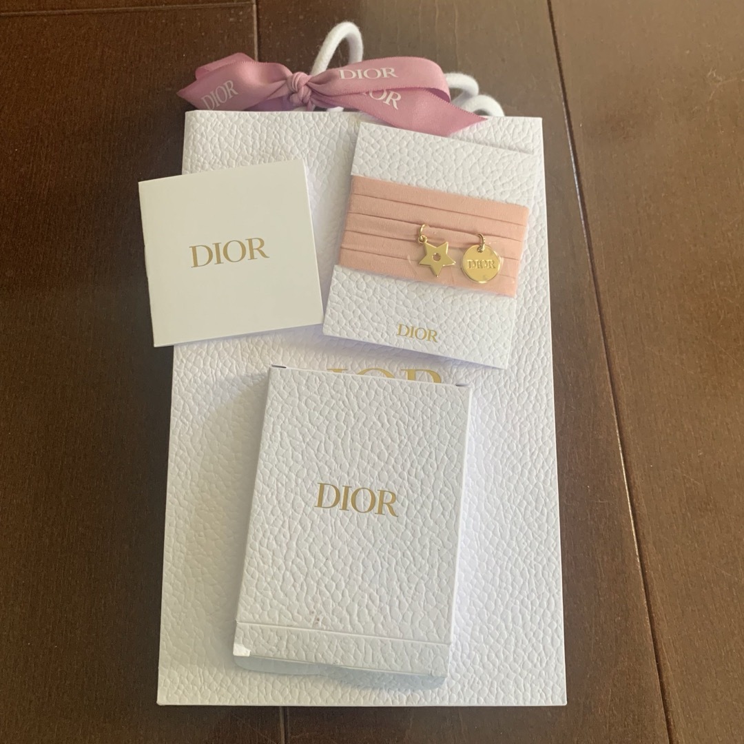 Dior(ディオール)のDior ファンデーション　ブレスレット　 カプチュール　フォーエバーグロウ レディースのアクセサリー(ブレスレット/バングル)の商品写真