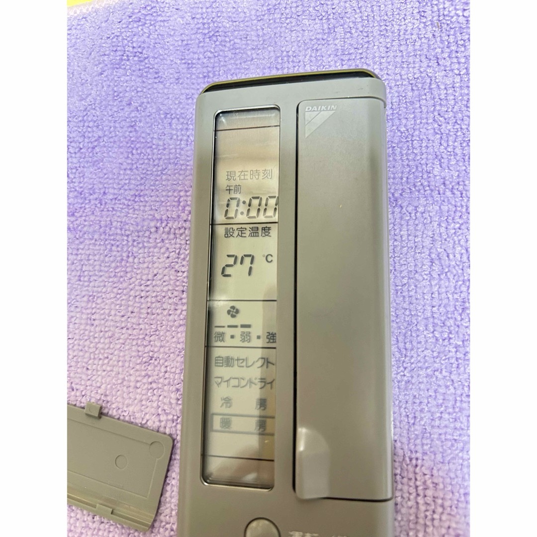 DAIKIN(ダイキン)のダイキン DAIKIN エアコン リモコン KRC111-3 スマホ/家電/カメラの冷暖房/空調(エアコン)の商品写真