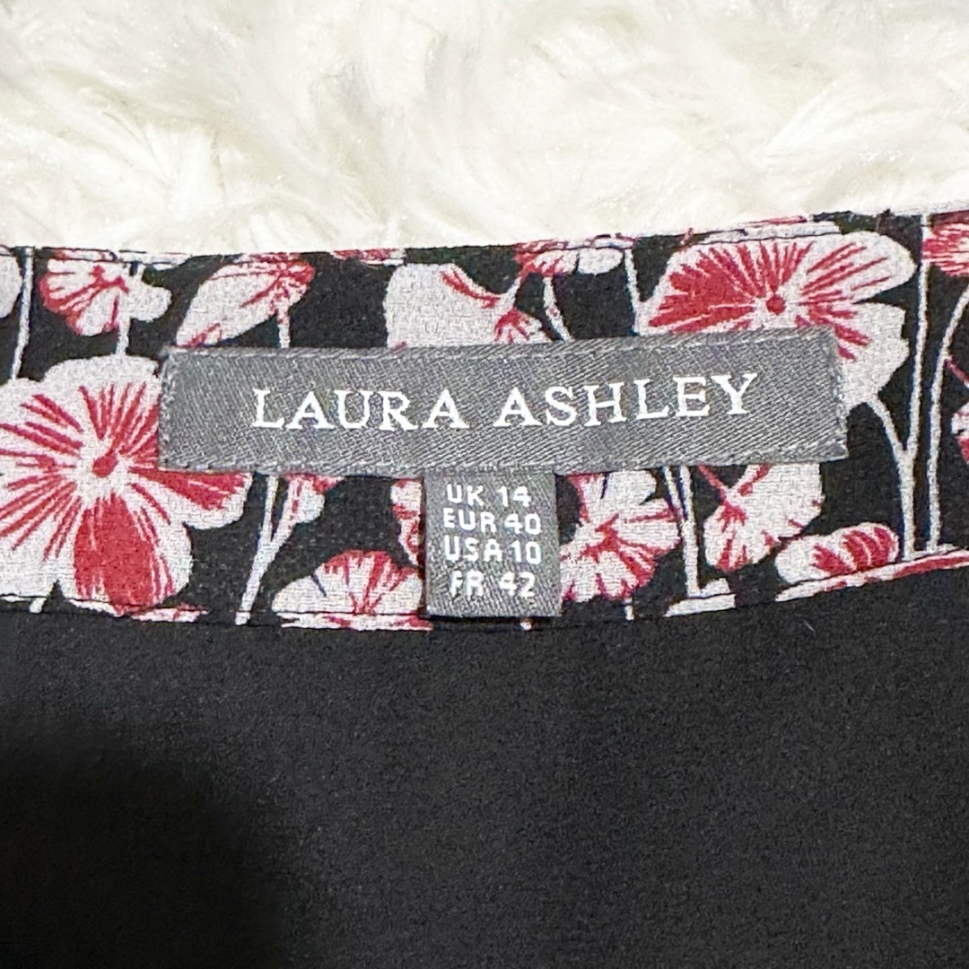 LAURA ASHLEY(ローラアシュレイ)の極美品 ローラアシュレイ 大きいサイズ フレアワンピース 花柄 長袖 XL レディースのワンピース(ロングワンピース/マキシワンピース)の商品写真