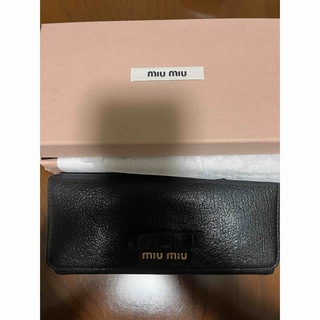 ミュウミュウ(miumiu)のミュウミュウ長財布 黒 レザー(財布)