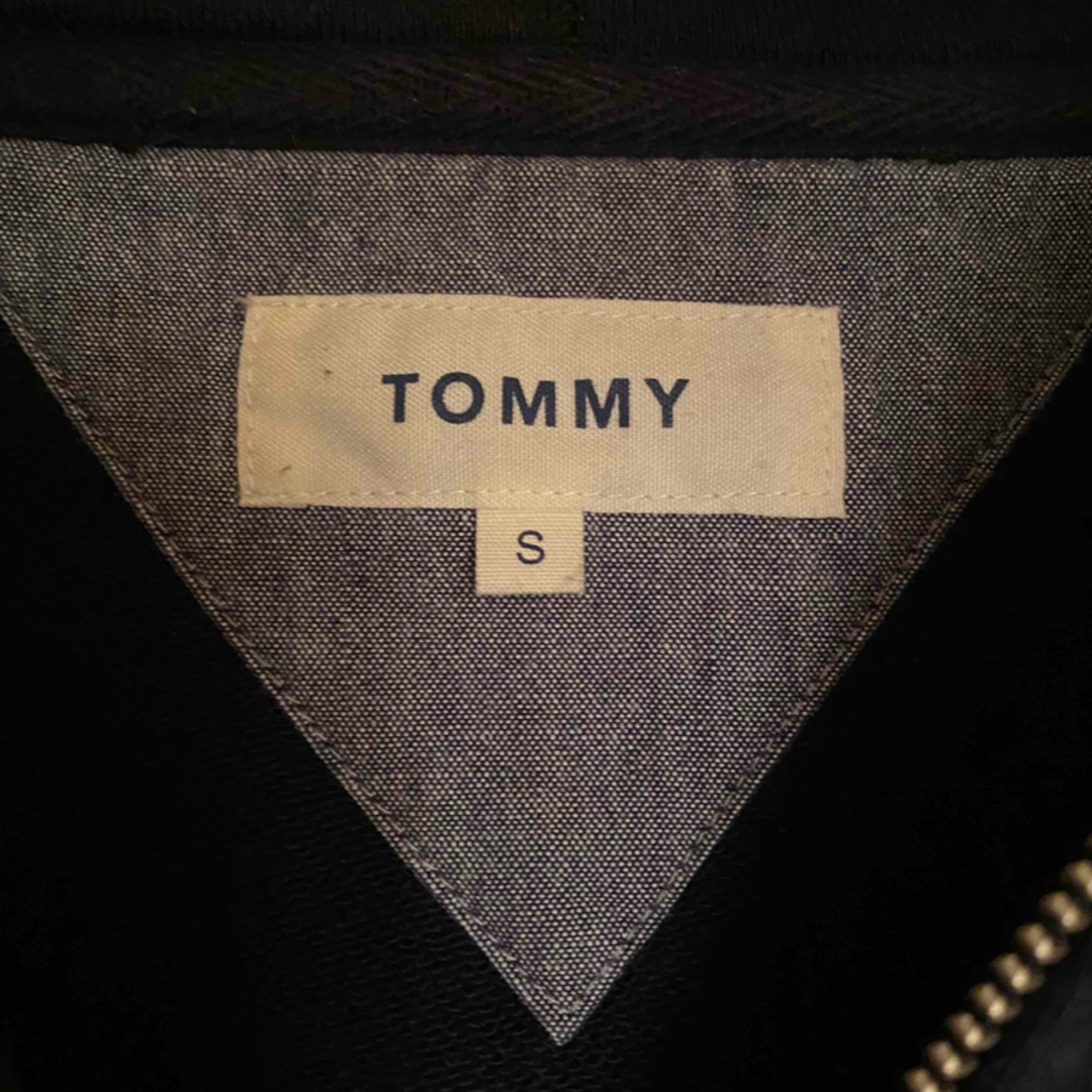 TOMMY(トミー)のトミーヒルフィガー　フルジップフーディ　自由の女神像シルエット　パーカーブラック レディースのトップス(パーカー)の商品写真