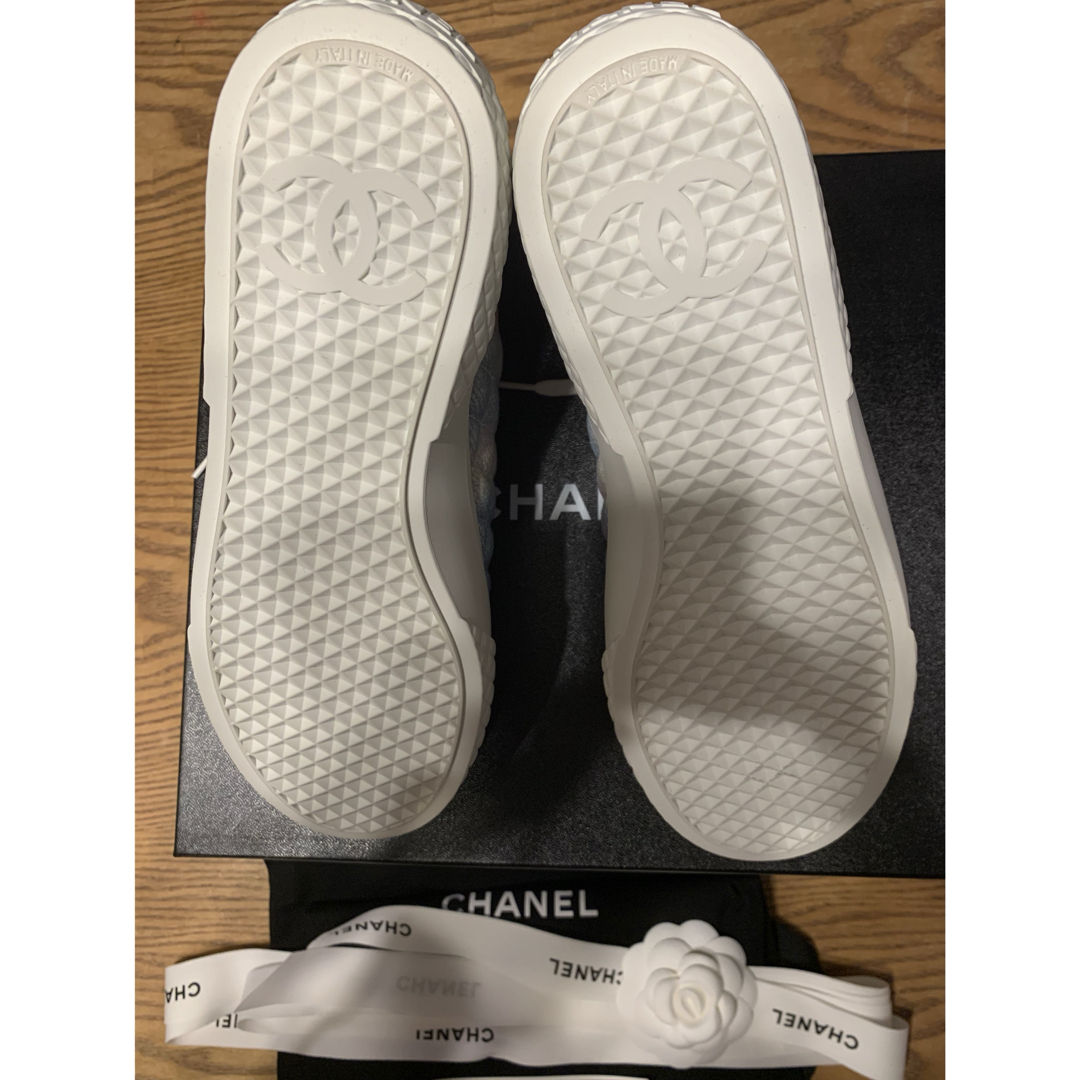 CHANEL(シャネル)のCHANEL ハイカット　スニーカー　シャネル　38 レディースの靴/シューズ(スニーカー)の商品写真