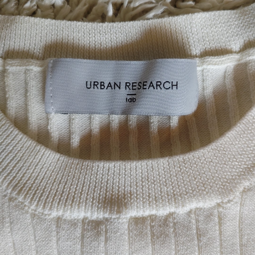 URBAN RESEARCH(アーバンリサーチ)の【新品未着用】URBAN RESEARCH　リブニット白 レディースのトップス(カットソー(半袖/袖なし))の商品写真