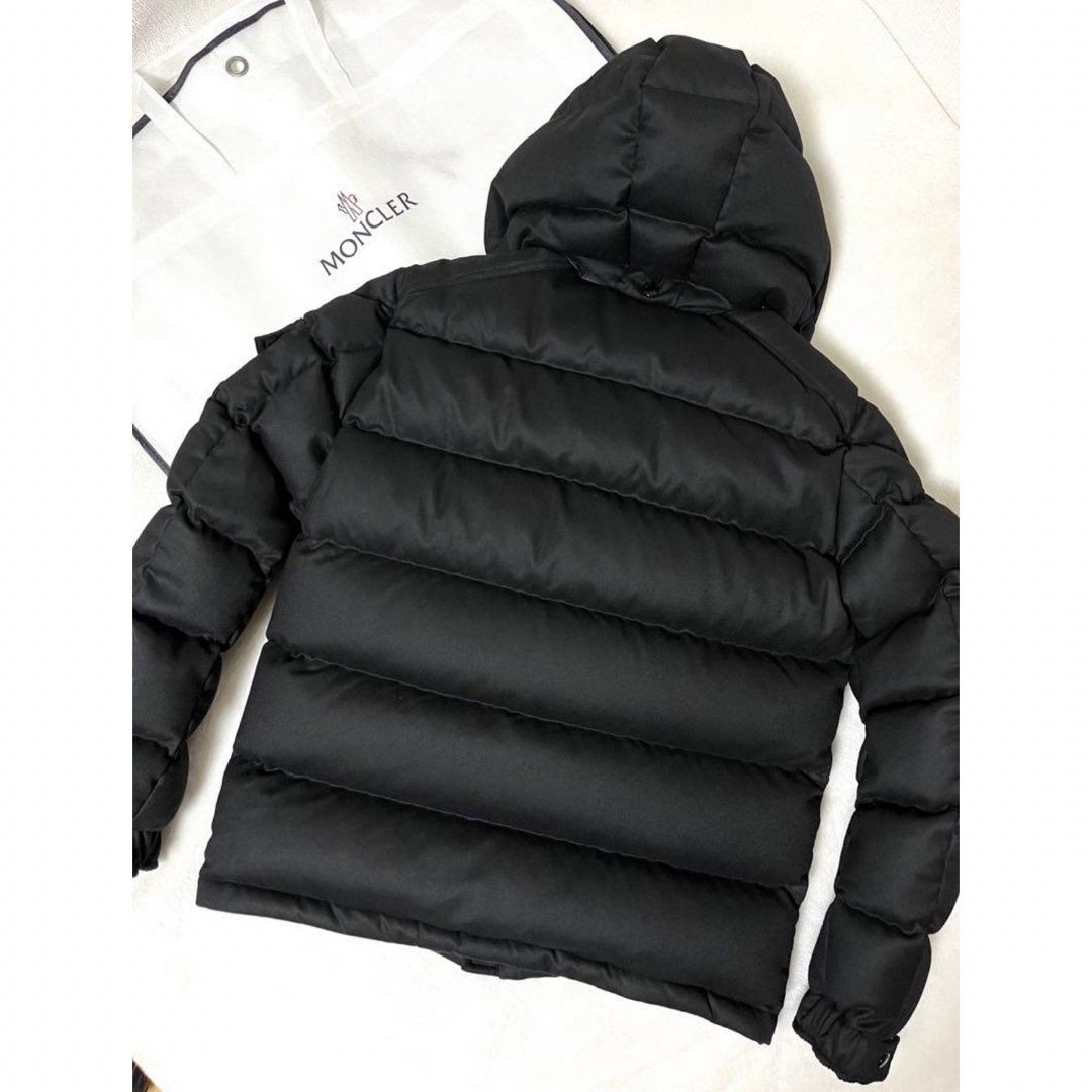 MONCLER(モンクレール)の【新品】 328,900円 MONCLER モンジュネーブル 黒 サイズ3 XL メンズのジャケット/アウター(ダウンジャケット)の商品写真