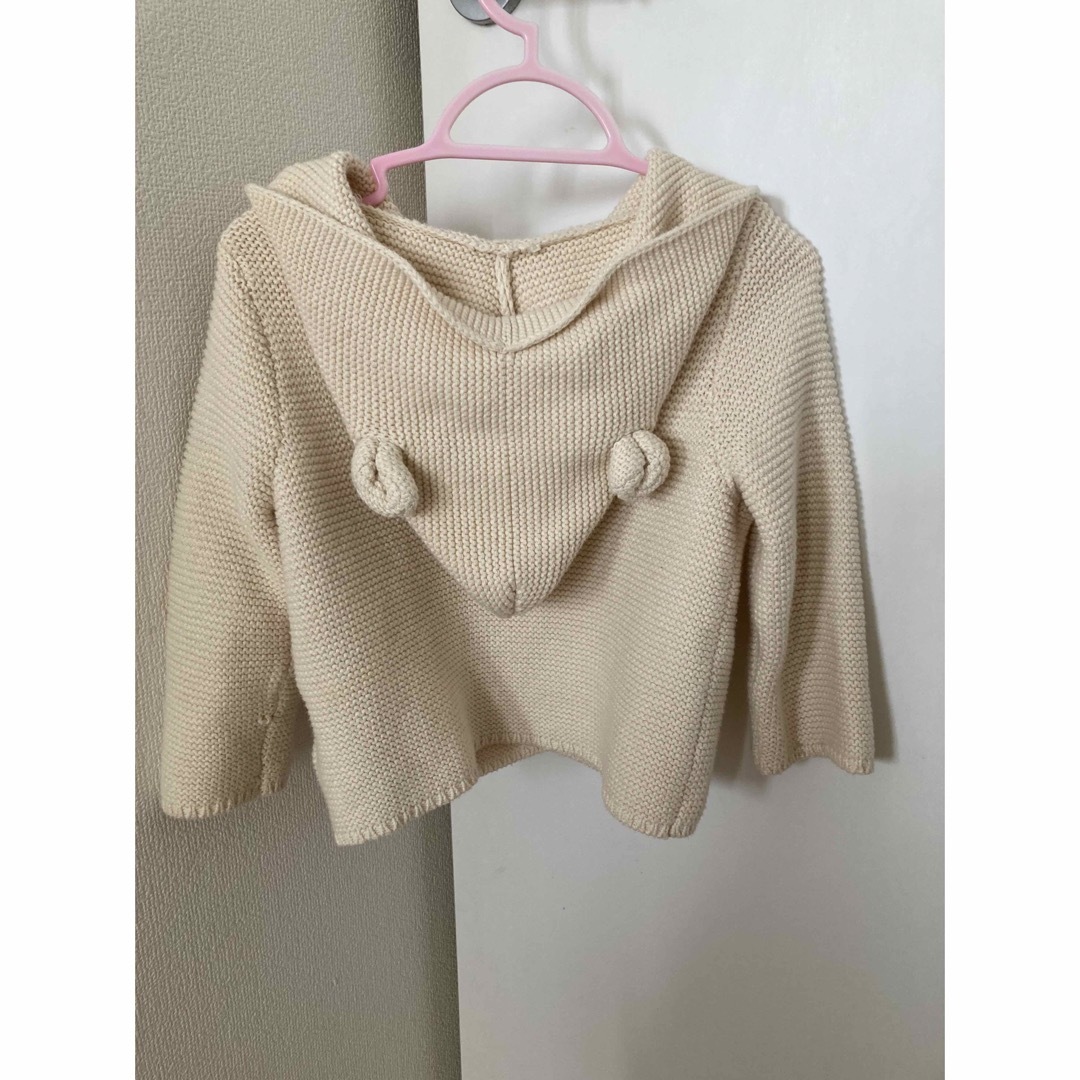 GAP(ギャップ)のくまみみ　ニットパーカー　GAP 80 キッズ/ベビー/マタニティのベビー服(~85cm)(ジャケット/コート)の商品写真