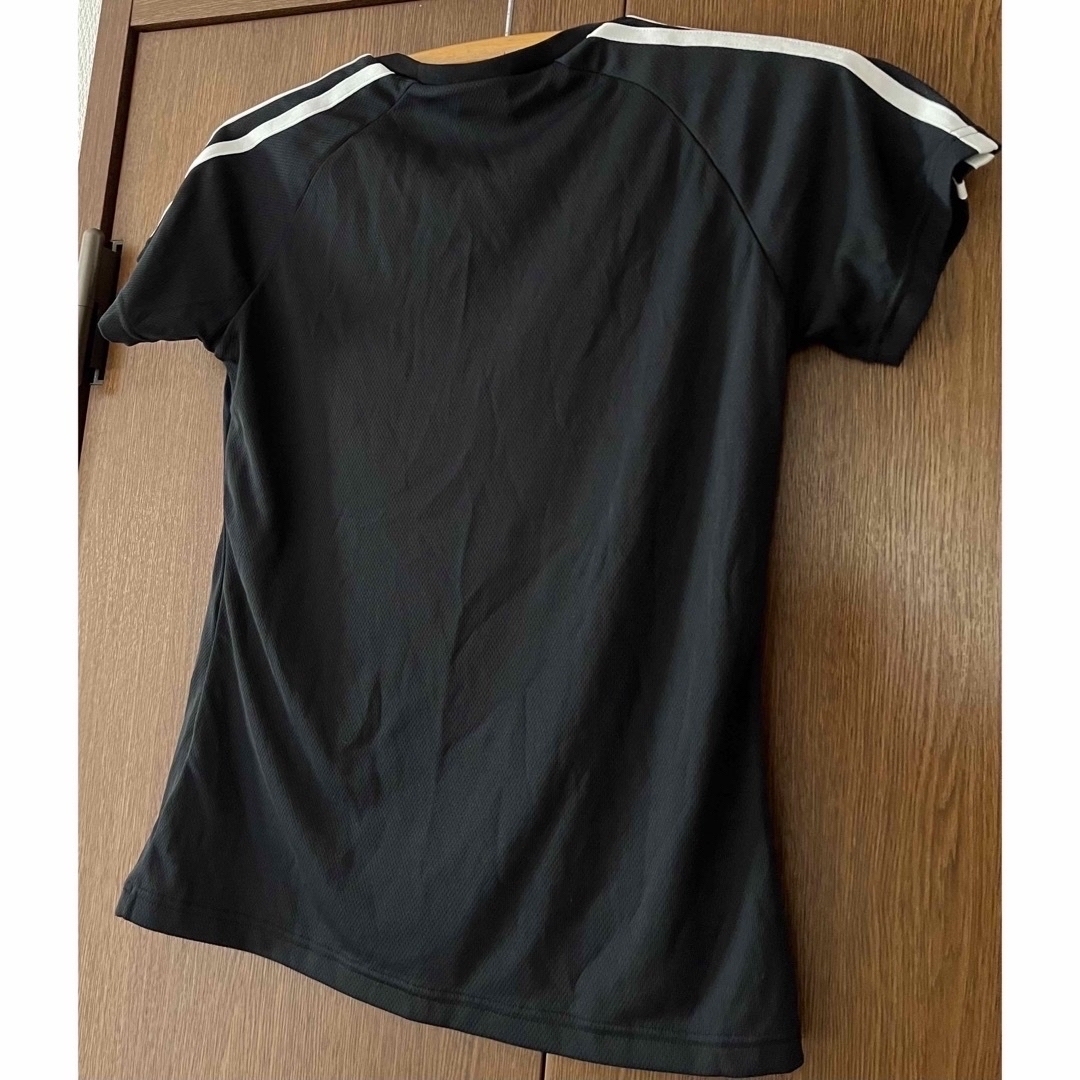 adidas(アディダス)のadidas 3stripe black Tシャツ　吸汗速乾レディース　Lサイズ スポーツ/アウトドアのトレーニング/エクササイズ(トレーニング用品)の商品写真