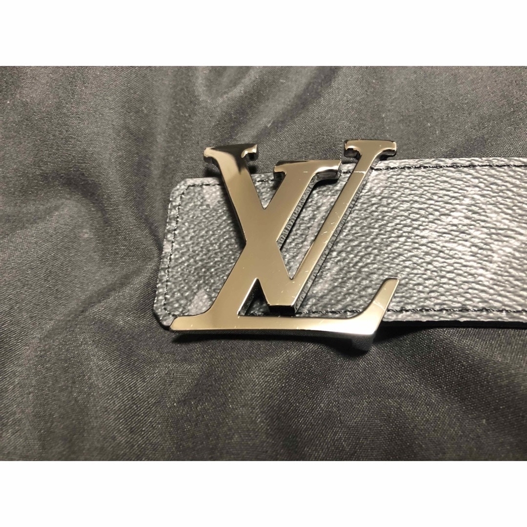 LOUIS VUITTON(ルイヴィトン)の新品同様 LV ヴィトン イニシャル 40mm リバーシブル M9043 ベルト メンズのファッション小物(ベルト)の商品写真