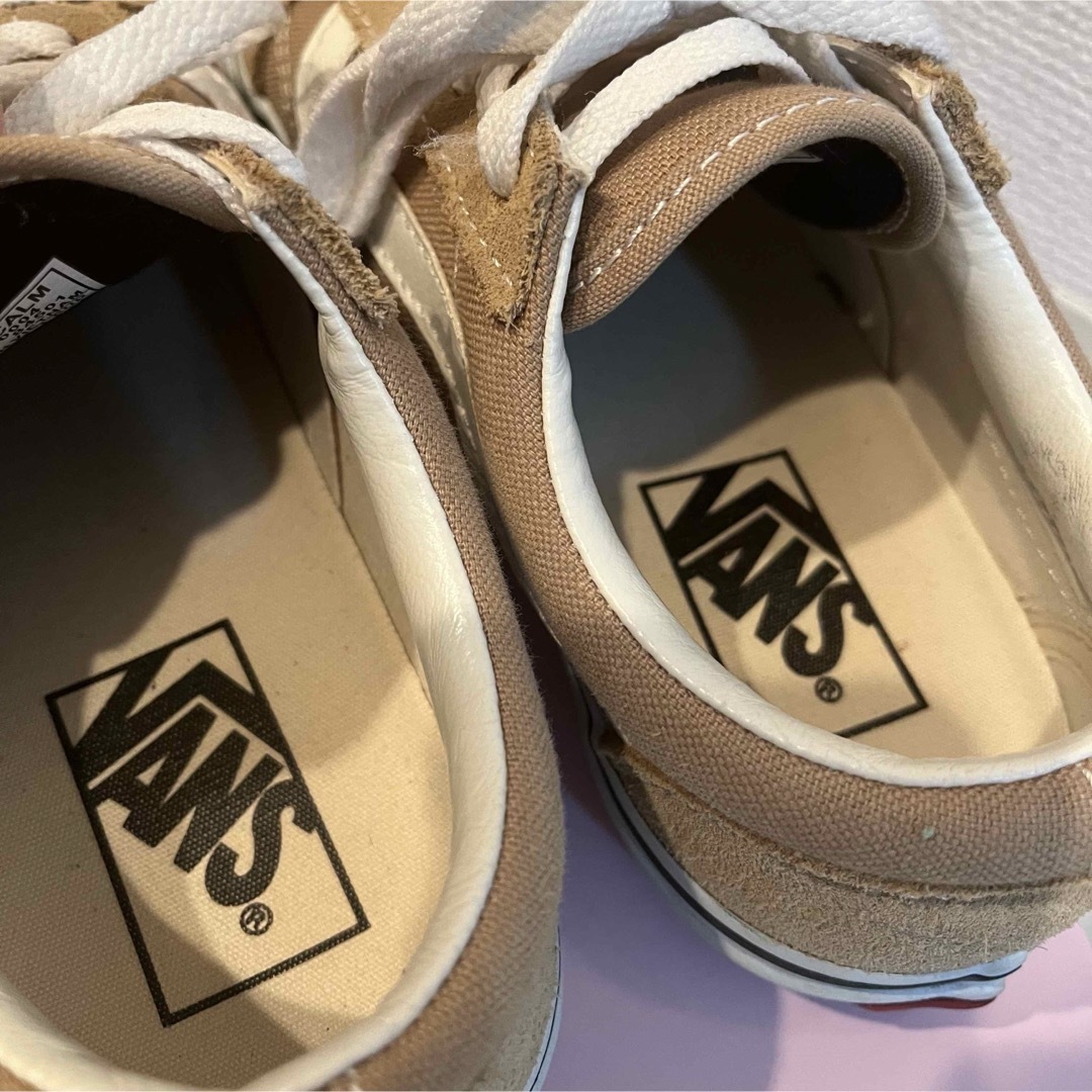 VANS(ヴァンズ)の【VANS】ベージュ スエード キャンバス スニーカー 23 レディースの靴/シューズ(スニーカー)の商品写真