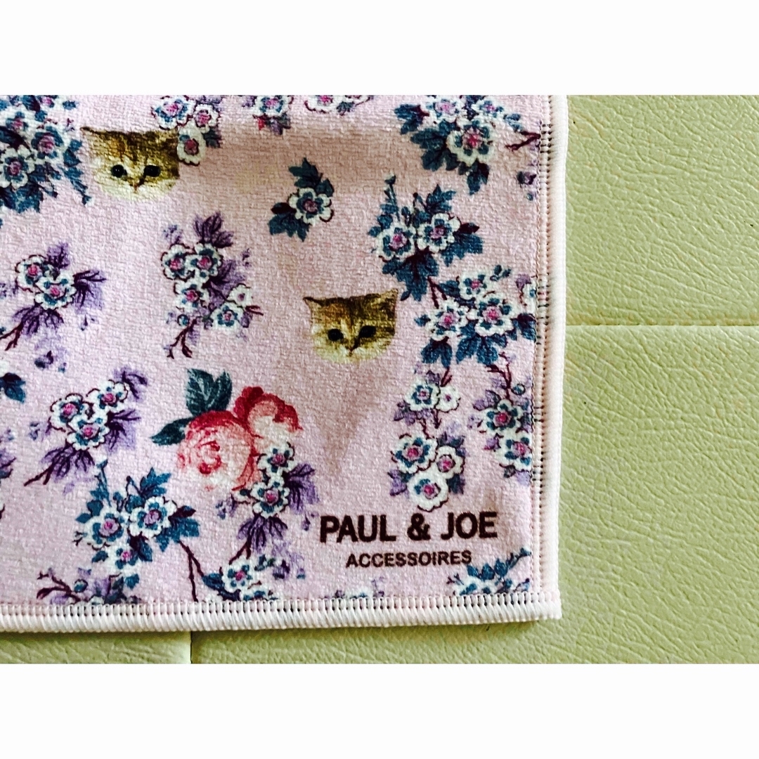 PAUL & JOE(ポールアンドジョー)のポール&ジョー  ハンカチ　猫　フラワー　スマホもメガネも拭ける　未使用 レディースのファッション小物(ハンカチ)の商品写真