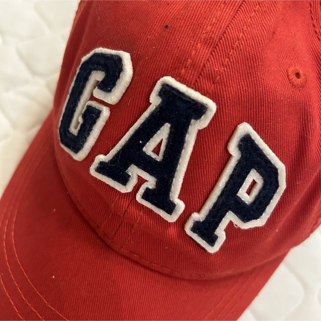 GAP Kids(ギャップキッズ)の新品　GAP キャップ　帽子　ロゴ　レッド　53cm キッズ/ベビー/マタニティのこども用ファッション小物(帽子)の商品写真