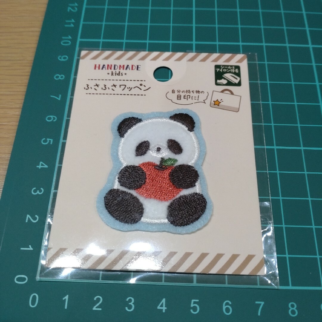 【新品】ワッペン ふさふさ パンダ リンゴ ハンドメイドの素材/材料(各種パーツ)の商品写真