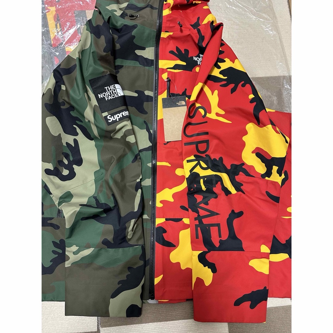 Supreme(シュプリーム)のSupreme x The North Face Split Taped XXL メンズのジャケット/アウター(その他)の商品写真