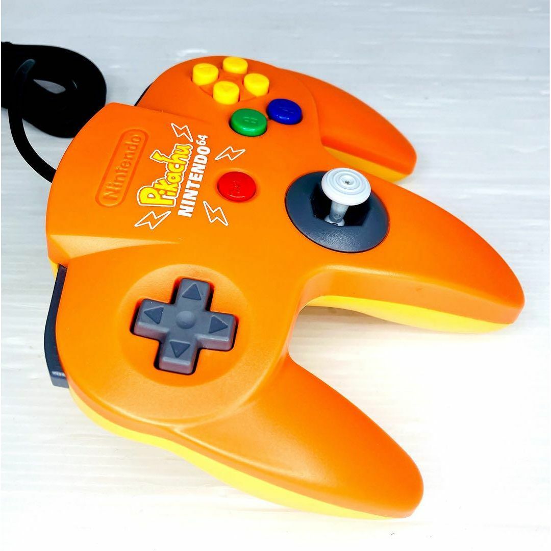 NINTENDO 64(ニンテンドウ64)の美品　Nintendo64　コントローラー　ポケモン　ピカチュウ　オレンジ　希少 エンタメ/ホビーのゲームソフト/ゲーム機本体(その他)の商品写真