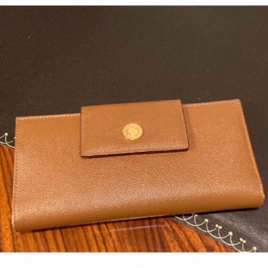 BVLGARI(ブルガリ)のほぼ未使用☆超美品　BVLGARI  三つ折り長財布　気品のあるキャメル　大容量 レディースのファッション小物(財布)の商品写真