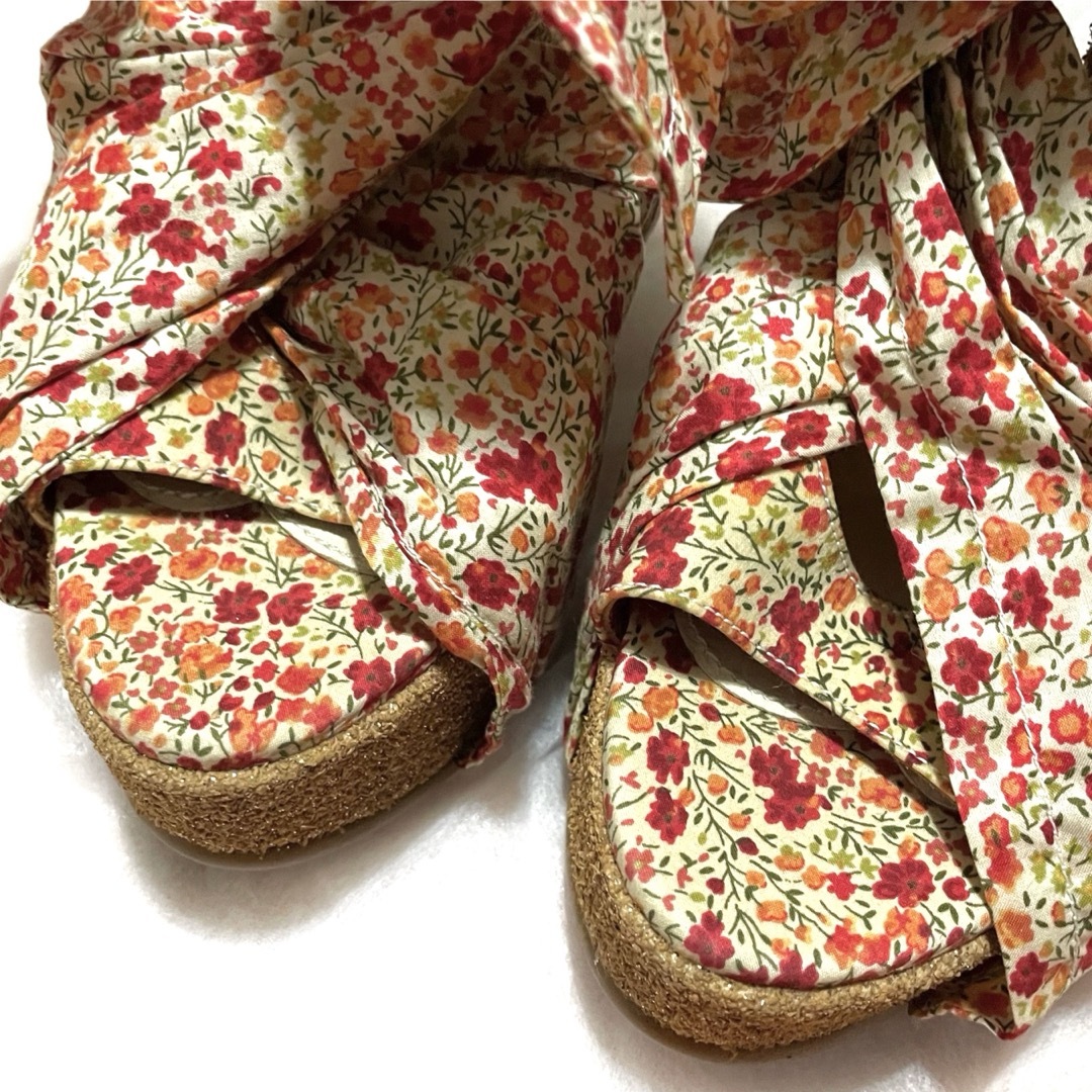 Vivienne Westwood(ヴィヴィアンウエストウッド)のヴィヴィアンウエストウッド【美品】《希少》小花柄 リボン コルクソール サンダル レディースの靴/シューズ(サンダル)の商品写真