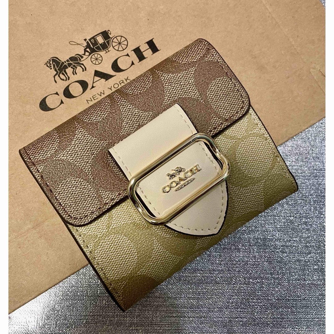 COACH(コーチ)のCOACH  スモール　ウォレット　コンパクト　ミニ　二つ折り　未使用品 レディースのファッション小物(財布)の商品写真