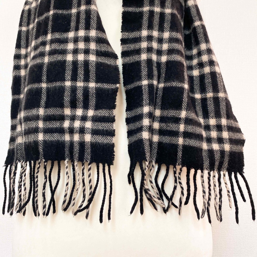 BURBERRY(バーバリー)のBurberry バーバリー　マフラー　ノバチェック　ストール　カシミヤ　黒色 レディースのファッション小物(マフラー/ショール)の商品写真