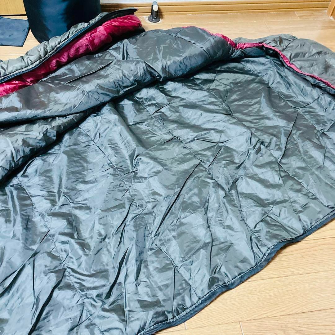Coleman(コールマン)のColeman　コールマン　寝袋　マミー型　シュラフ　赤　冬用　中古　清掃済み スポーツ/アウトドアのアウトドア(寝袋/寝具)の商品写真
