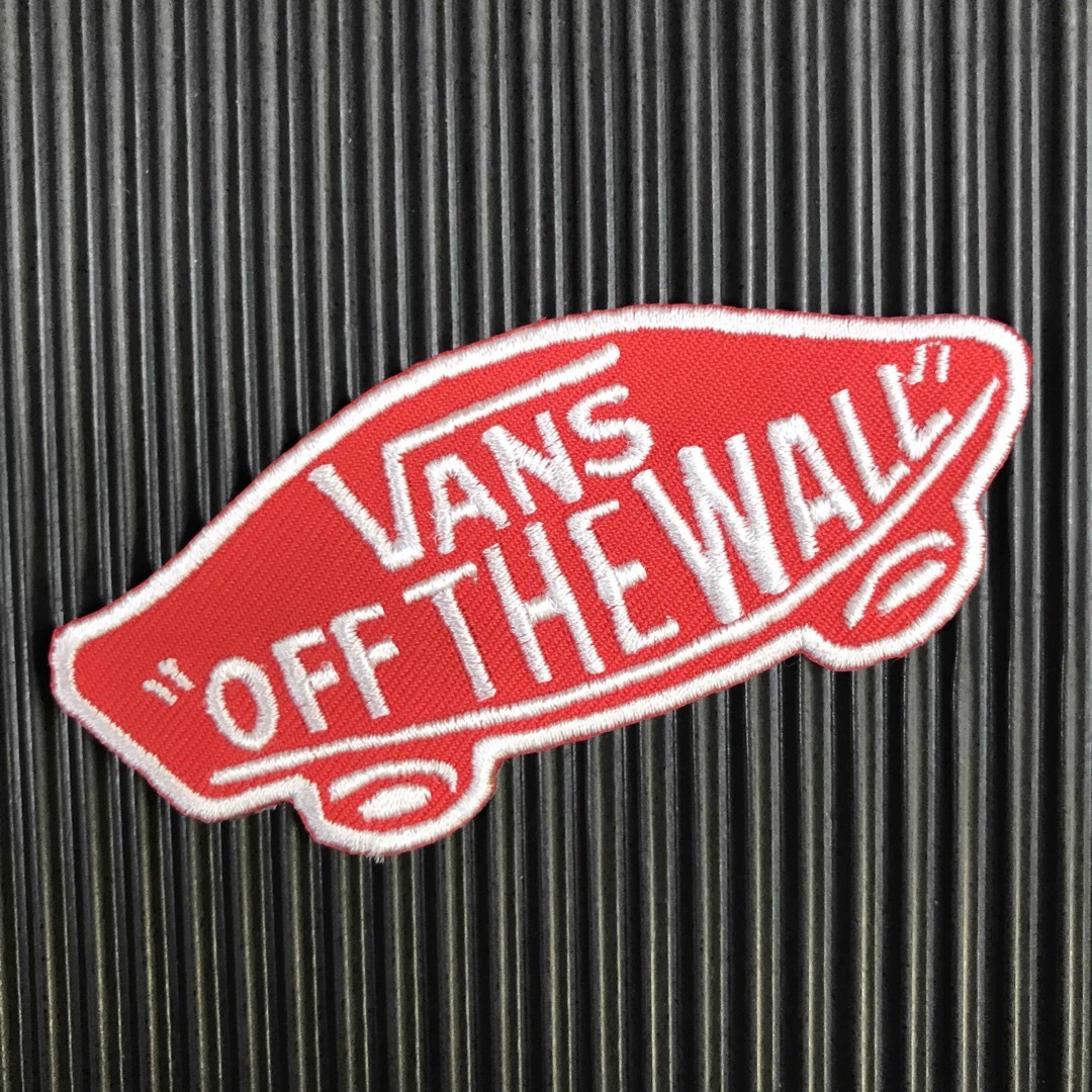 VANS(ヴァンズ)の赤×白 VANS OFF THE WALL ロゴ アイロンワッペン -6 メンズの帽子(その他)の商品写真