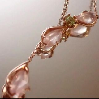 スタージュエリー(STAR JEWELRY)のスタージュエリー sakuraシリーズローズクォーツペリドットネックレス(ネックレス)